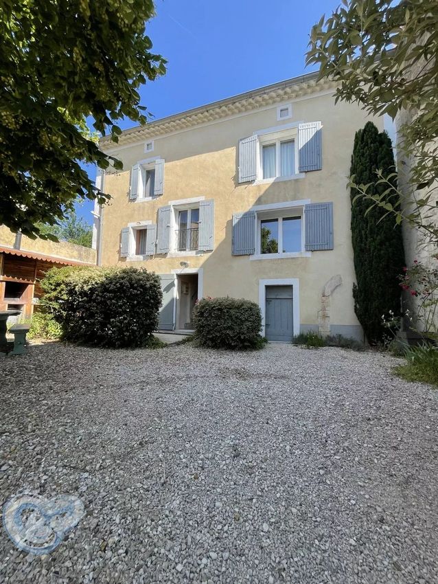 Image Façade à  maison de village de Saint-Christol