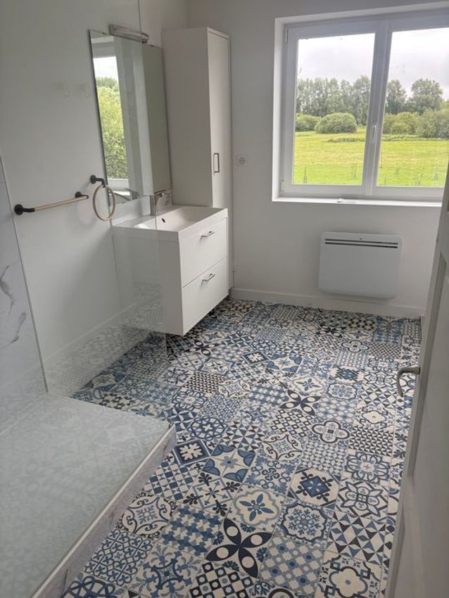 Image Salle de bains à  maison individuelle de Rue