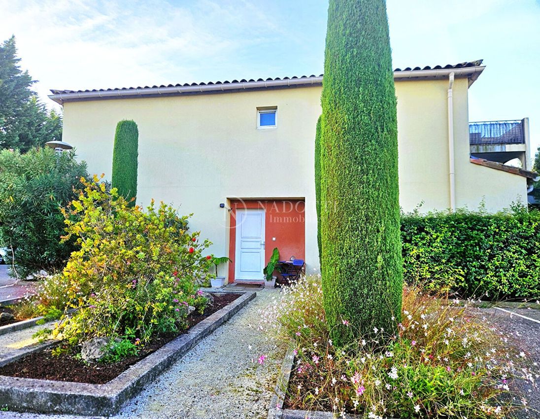 Image Façade à  maison mitoyenne de L'Isle-sur-la-Sorgue