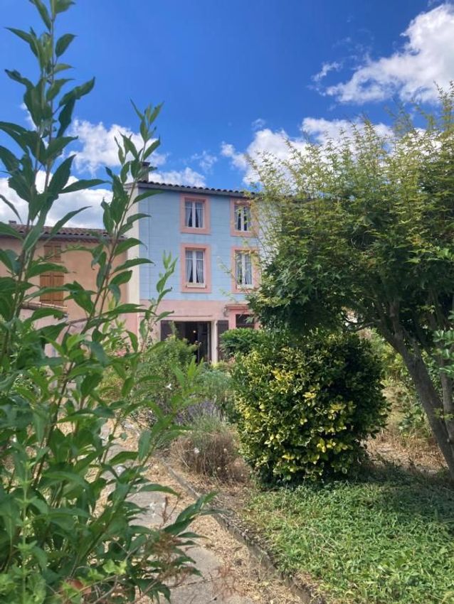 Image Façade à  maison de village de Nébias
