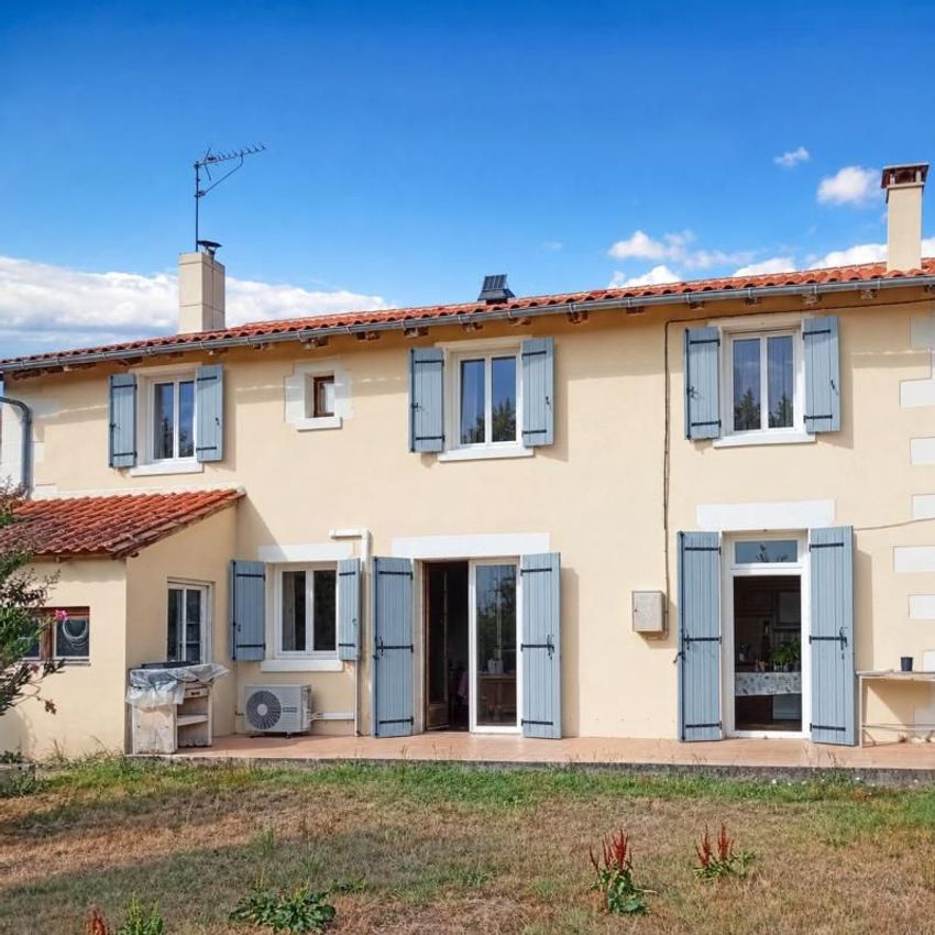 Image Façade à  maison individuelle de Douzillac