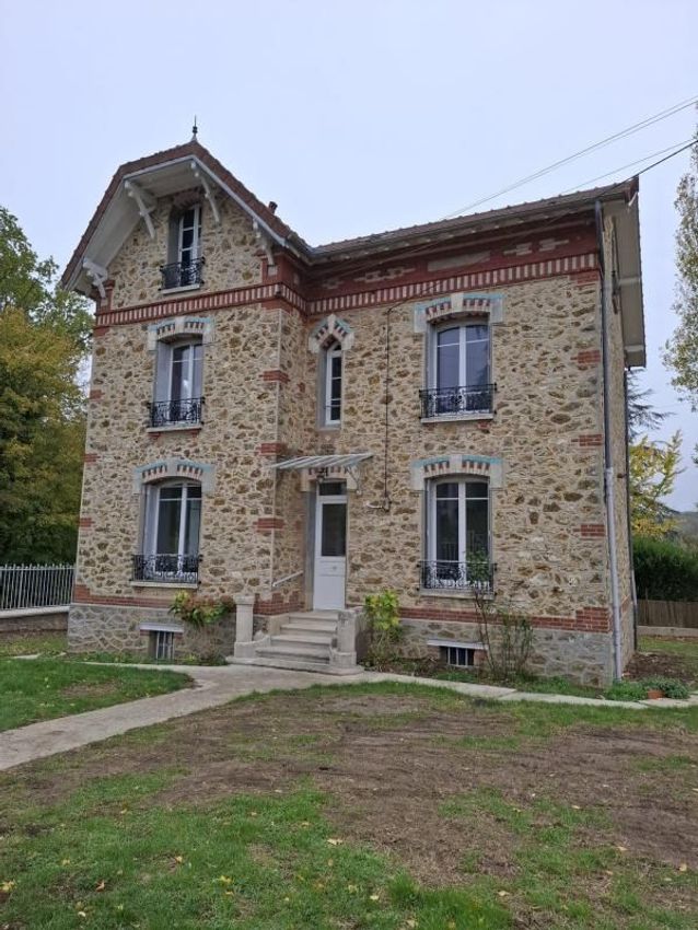 Image Façade à  maison individuelle de Saint-Ouen-sur-Morin
