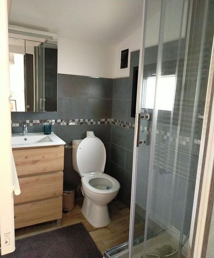 Image Salle de bains à studio de La Garde