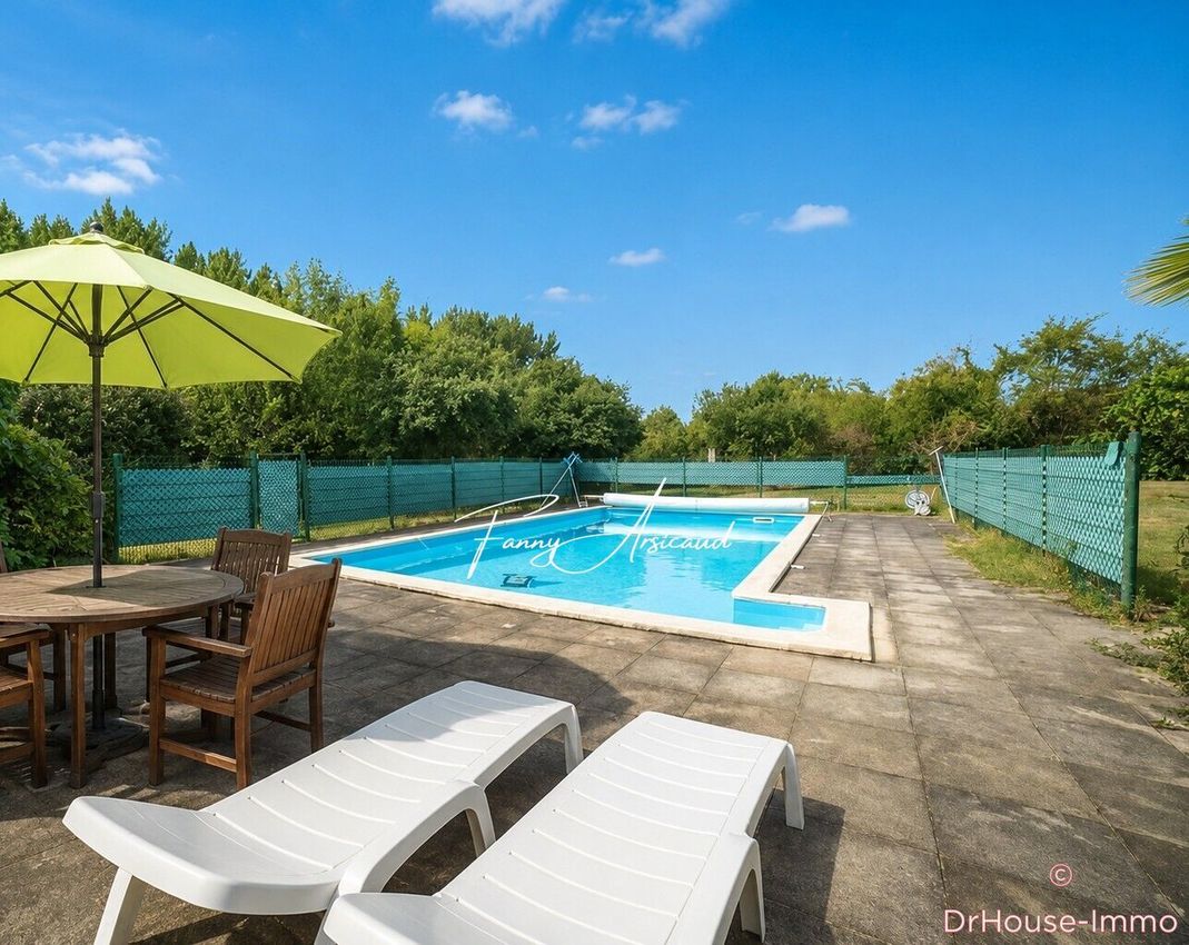 Image Piscine à  villa de Les Velluire-sur-Vendée