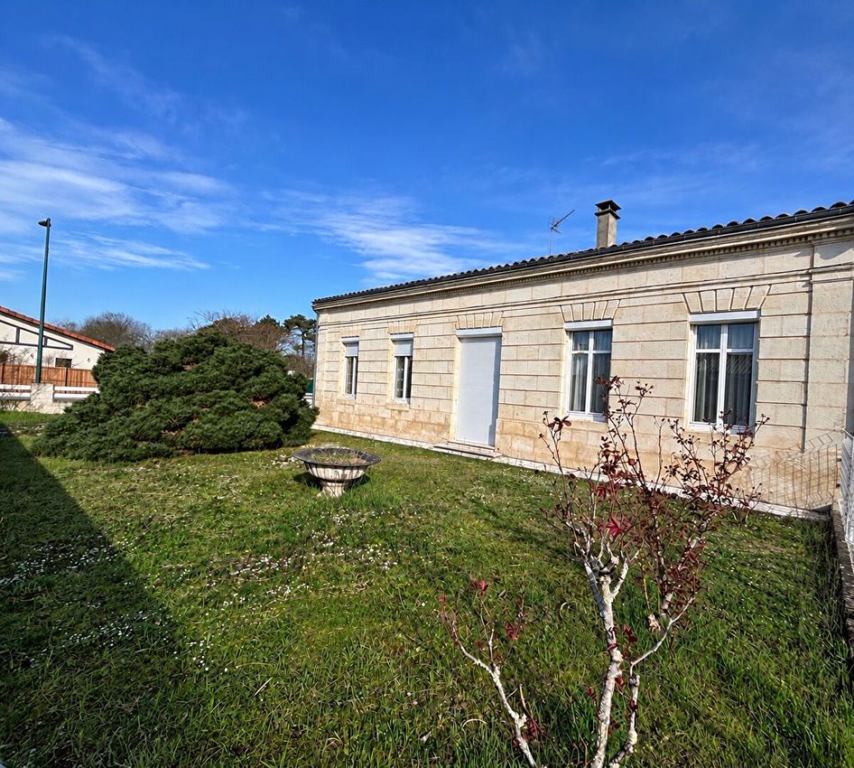 Image Façade à  maison individuelle de Saint-Aubin-de-Médoc