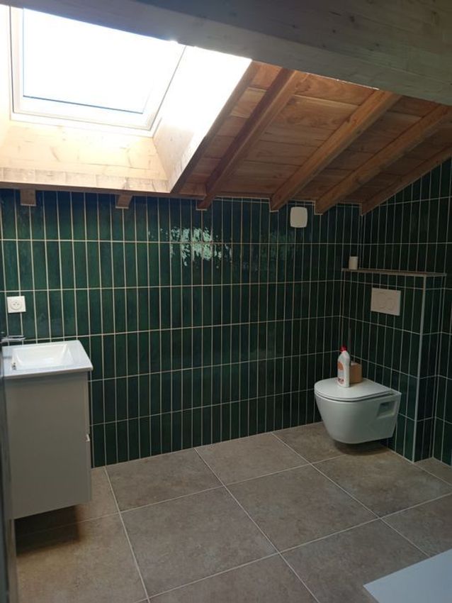 Image Salle de bains à appartement de Saint-Jean-le-Vieux