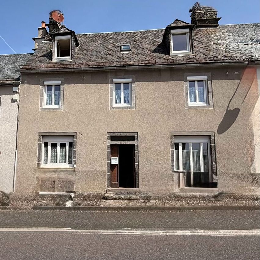 Image Façade à  maison mitoyenne de Pierrefort