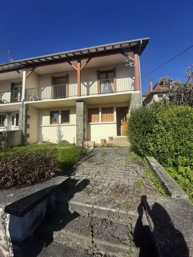 Image Façade à  maison mitoyenne de Aurillac