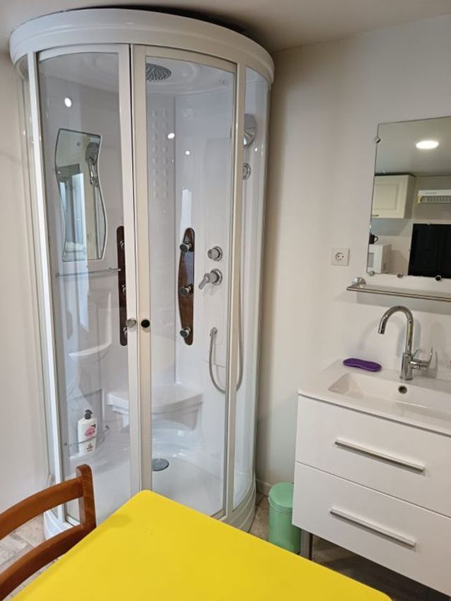 Image Salle de bains à studio de Pontault-Combault