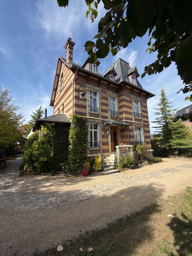 Image Façade à  maison de maître de Compiègne