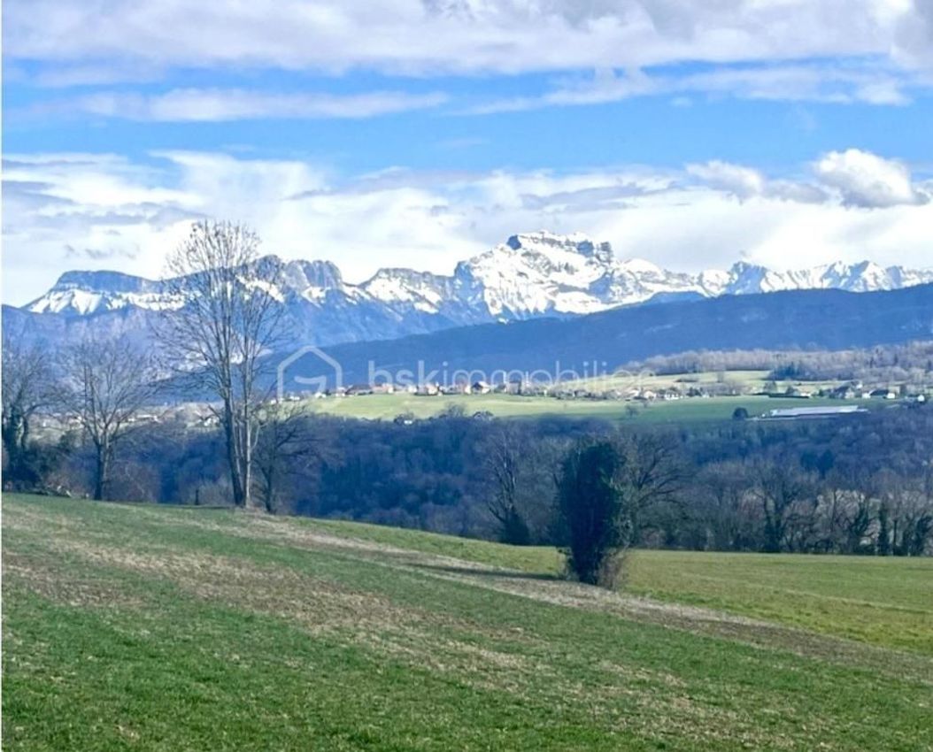 Image Vue à terrain de Lovagny