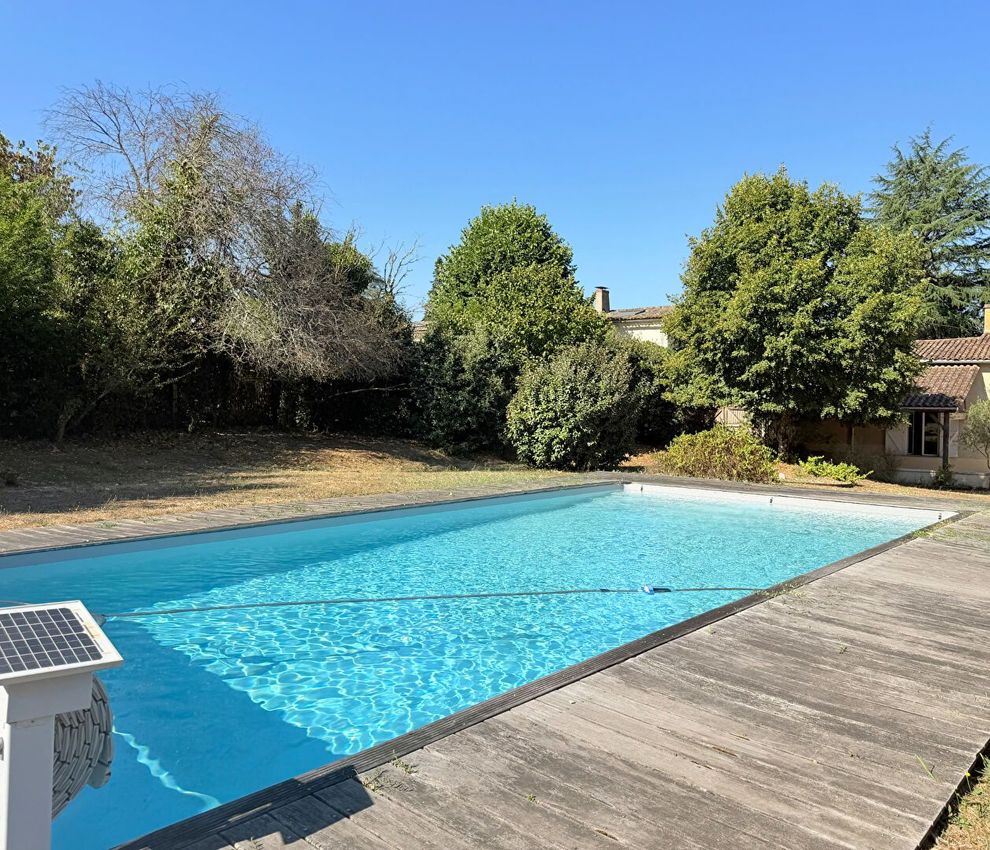 Image Piscine à  maison mitoyenne de Saint-Médard-d'Eyrans