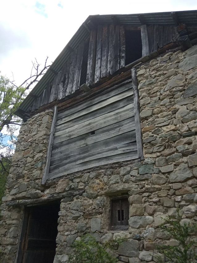 Image Façade à  propriété agricole de Saint-Étienne-de-Tinée