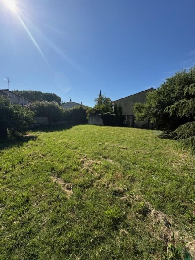 Image de terrain à Saint-Saturnin-lès-Avignon