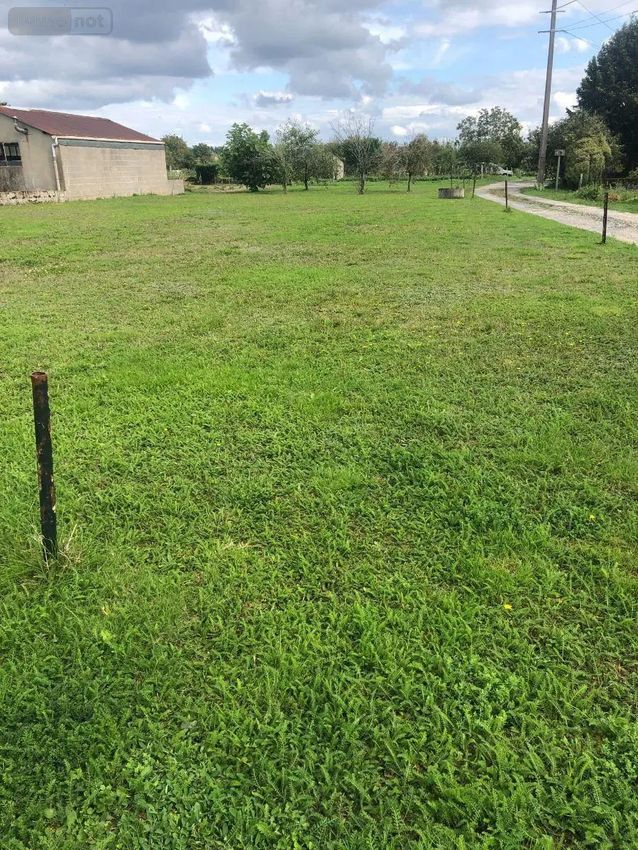 Image de terrain à Saint-Amand-Montrond