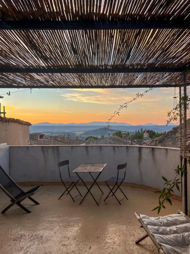 Image Terrasse à  maison de village de Pierrerue