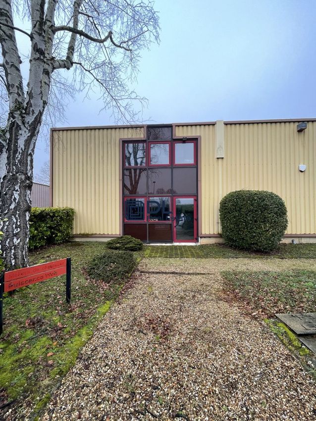 Image Façade à entrepôt de Magny-les-Hameaux