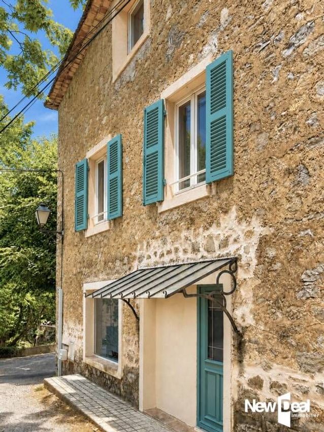 Image Façade à  maison individuelle de Seillans