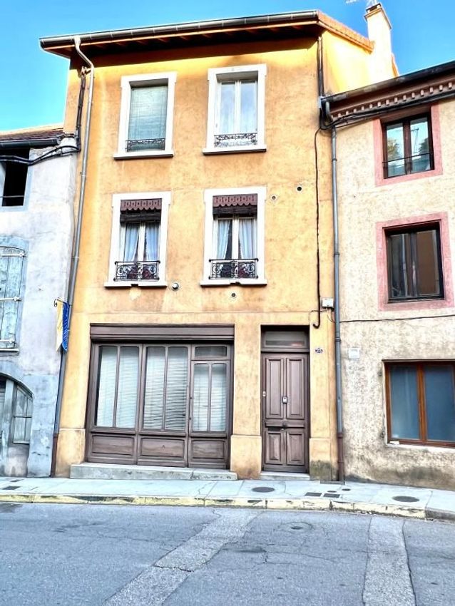 Image Vue à  maison de village de Crémieu