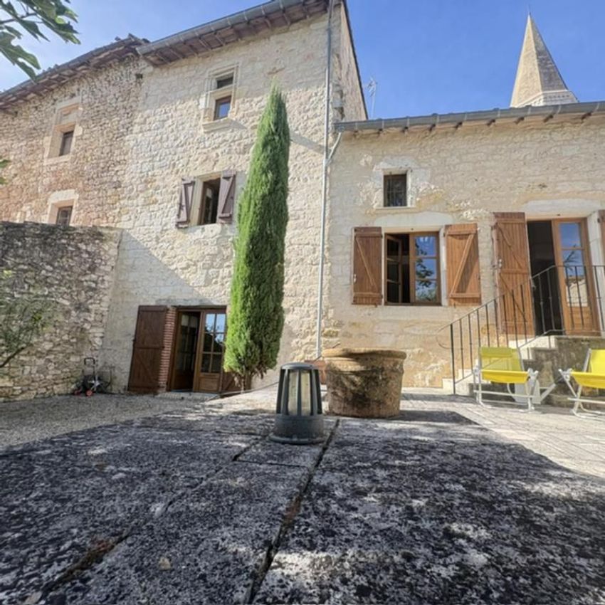 Image Façade à  maison de village de Cestayrols