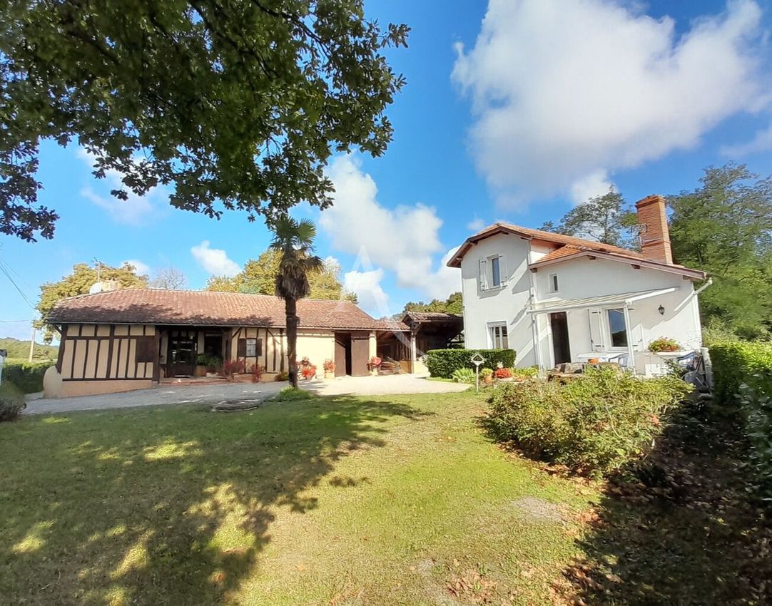 Image Façade à  maison de village de Lannemaignan