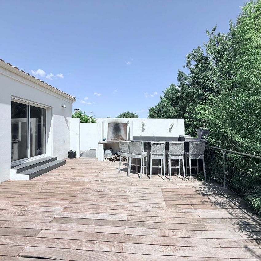 Image Façade à  villa de Magalas