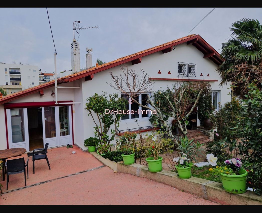 Image Façade à  villa de Saint-Jean-de-Luz