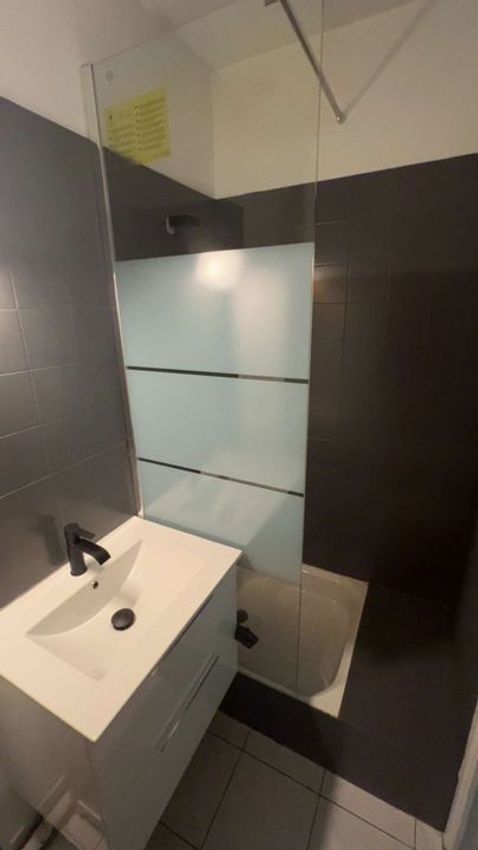 Image Salle de bains à studio de Hennebont