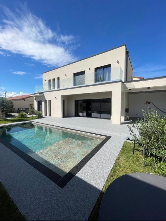 Image Piscine à  maison individuelle de Châteauneuf-sur-Isère
