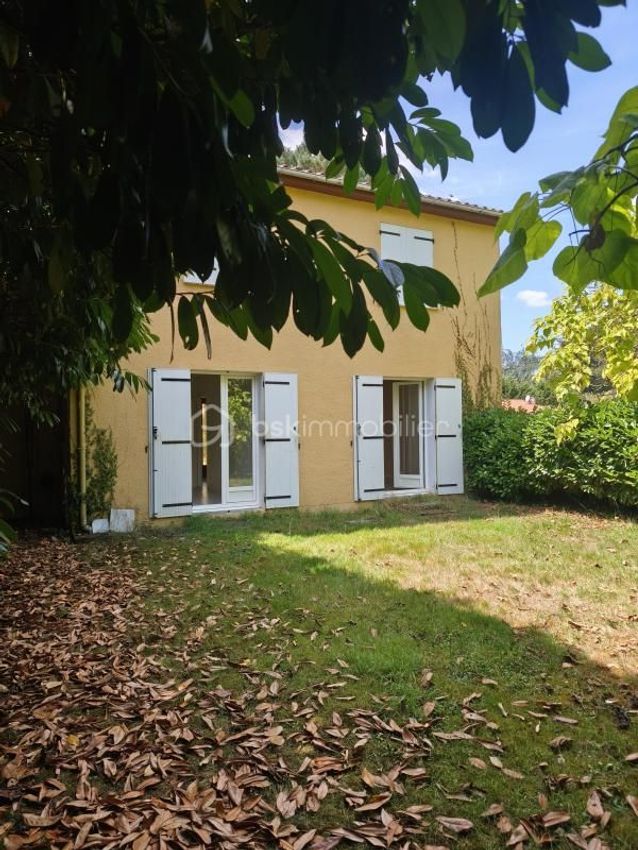 Image Façade à  maison mitoyenne de Montpon-Ménestérol