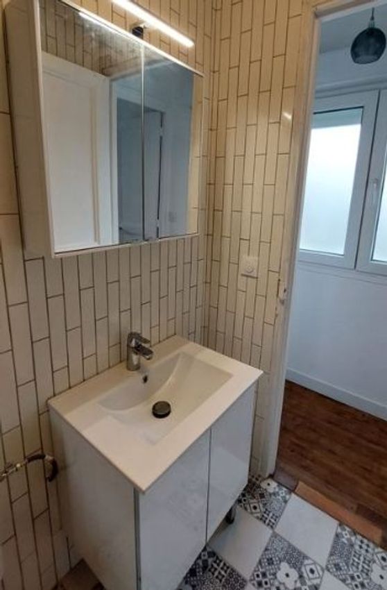 Image Salle de bains à appartement de Presles