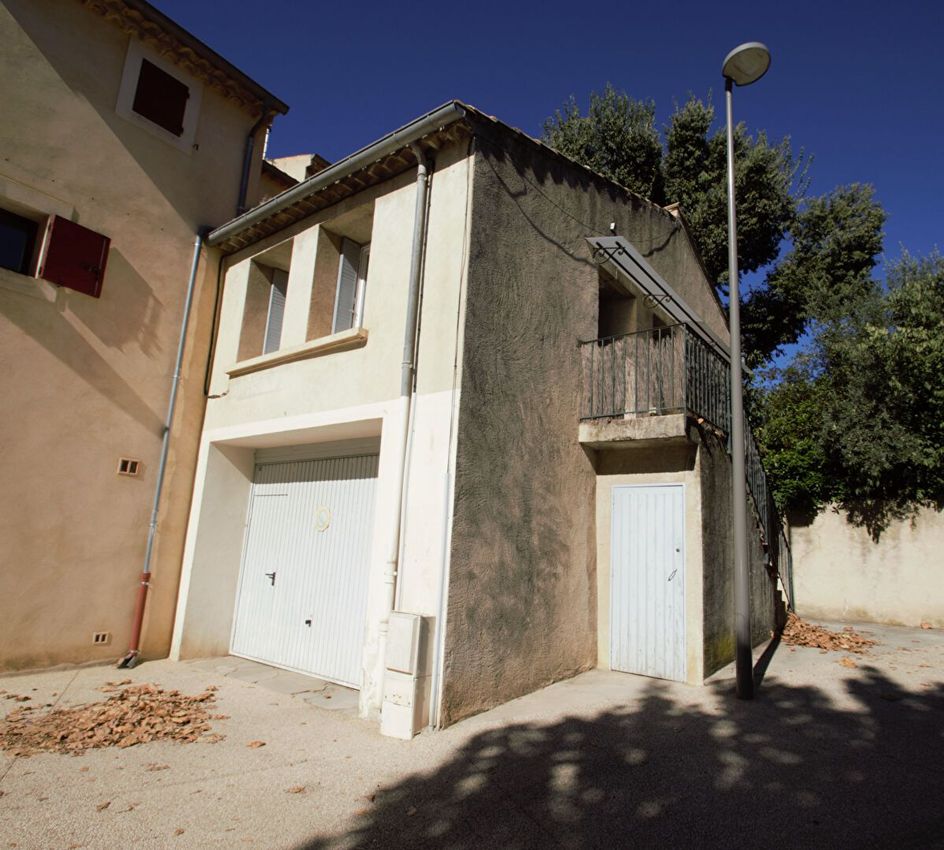 Image Façade à  maison individuelle de Cadenet