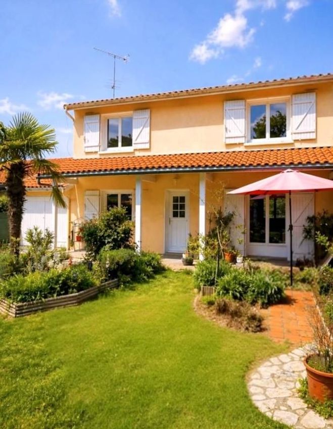Image Façade à  maison individuelle de Lesperon