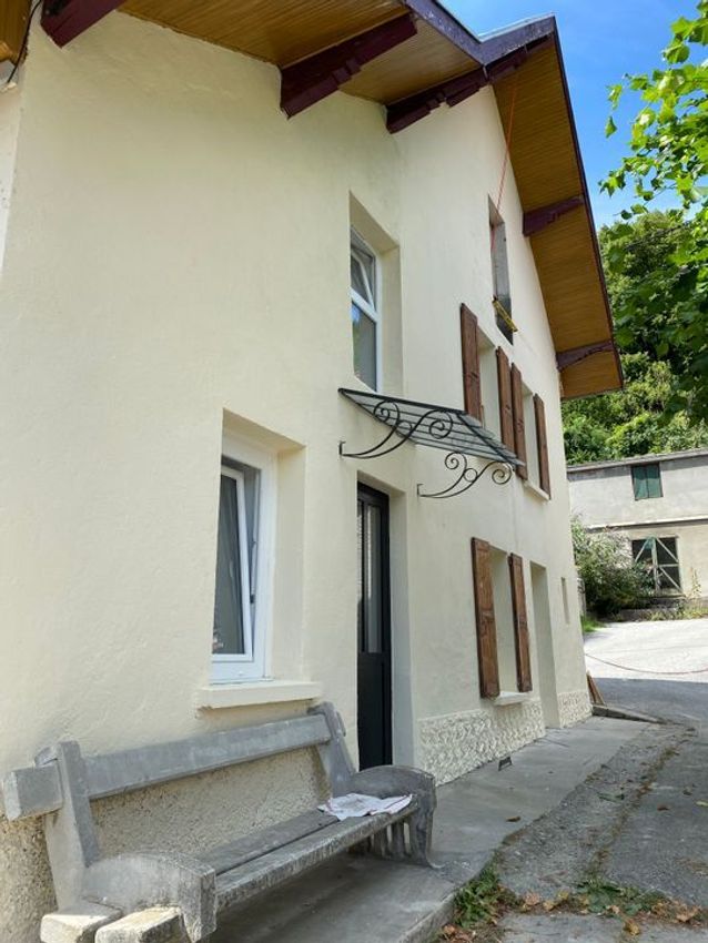 Image Façade à  maison individuelle de Montchaboud
