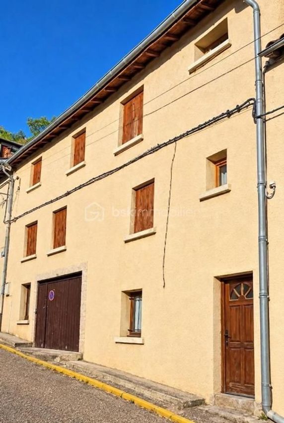 Image Vue à  maison de village de Trévoux