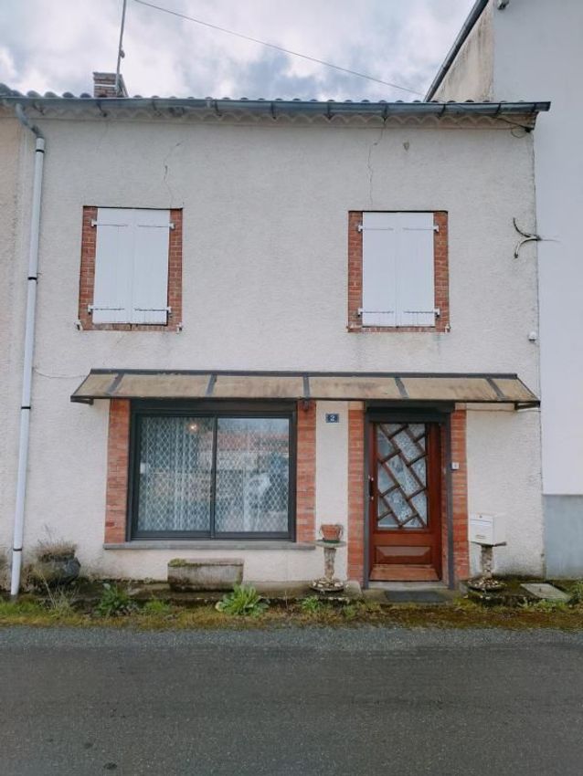 Image Façade à  maison de village de Tanus