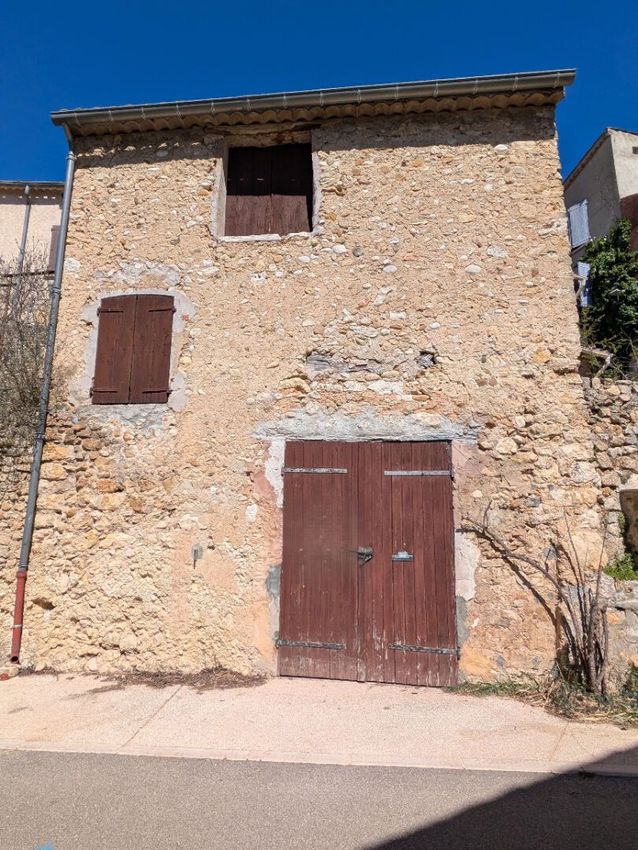 Image Façade à  maison de village de Saint-Martin-de-Brômes