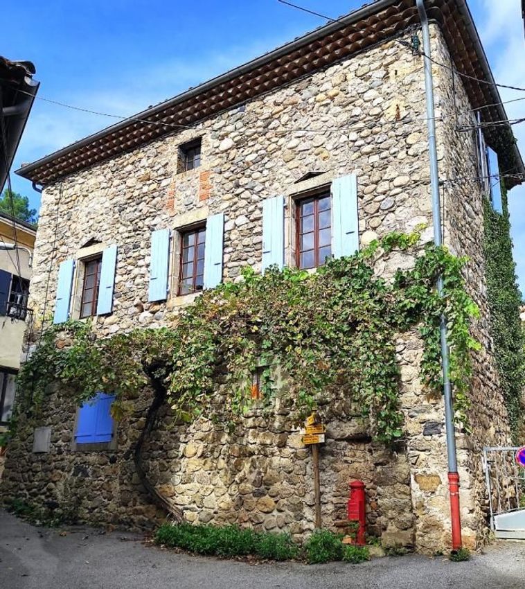 Image Façade à  maison individuelle de Saint-Fortunat-sur-Eyrieux