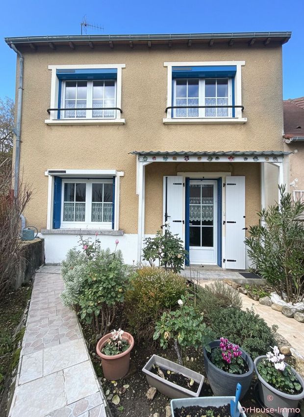 Image Façade à  maison jumelée de Oulches