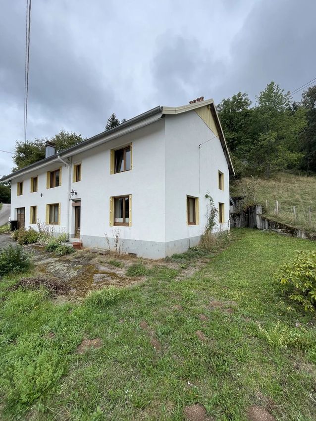 Image Façade à  maison de village de Saint-Stail