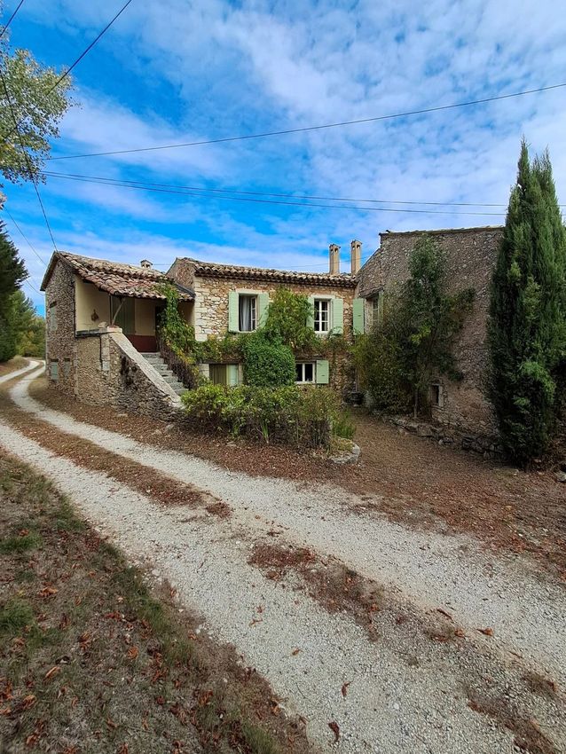 Image Façade à  maison individuelle de Banon