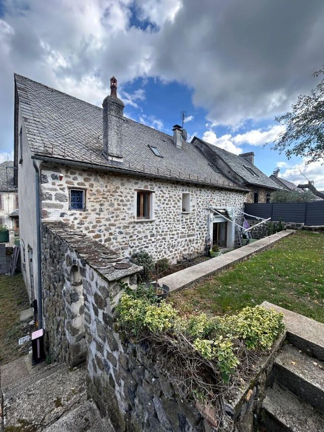 Image Façade à  maison mitoyenne de Mur-de-Barrez