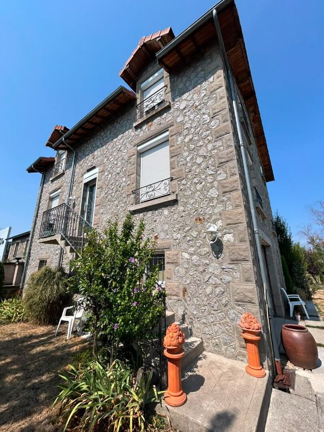 Image Façade à  maison individuelle de Aurillac
