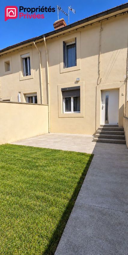 Image Façade à  maison de village de Bram