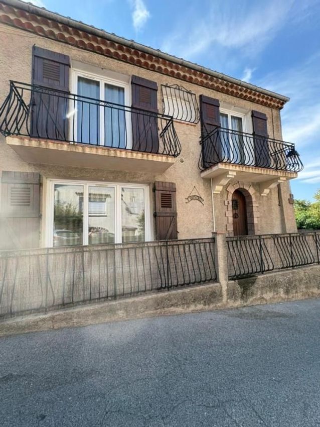 Image Façade à  maison de village de Roquebrune-sur-Argens