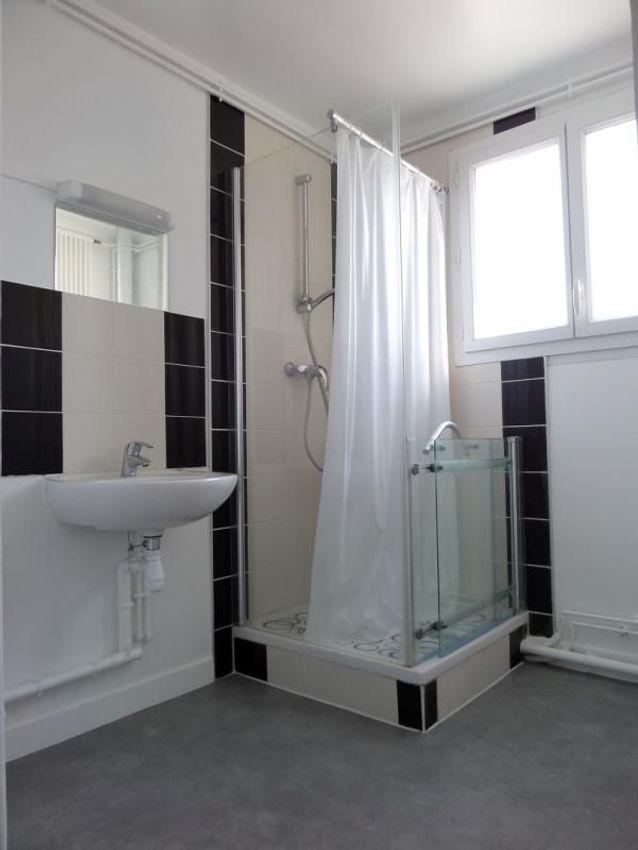 Image Salle de bains à appartement de Châlons-en-Champagne