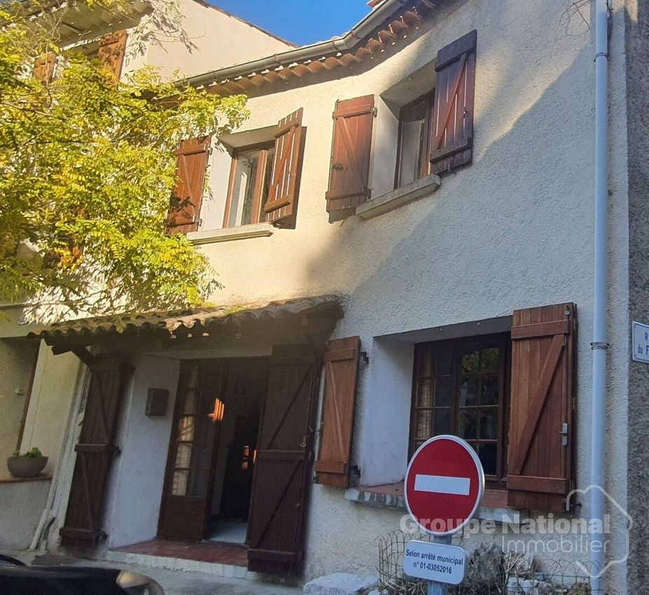 Image Façade à  maison individuelle de Esparron