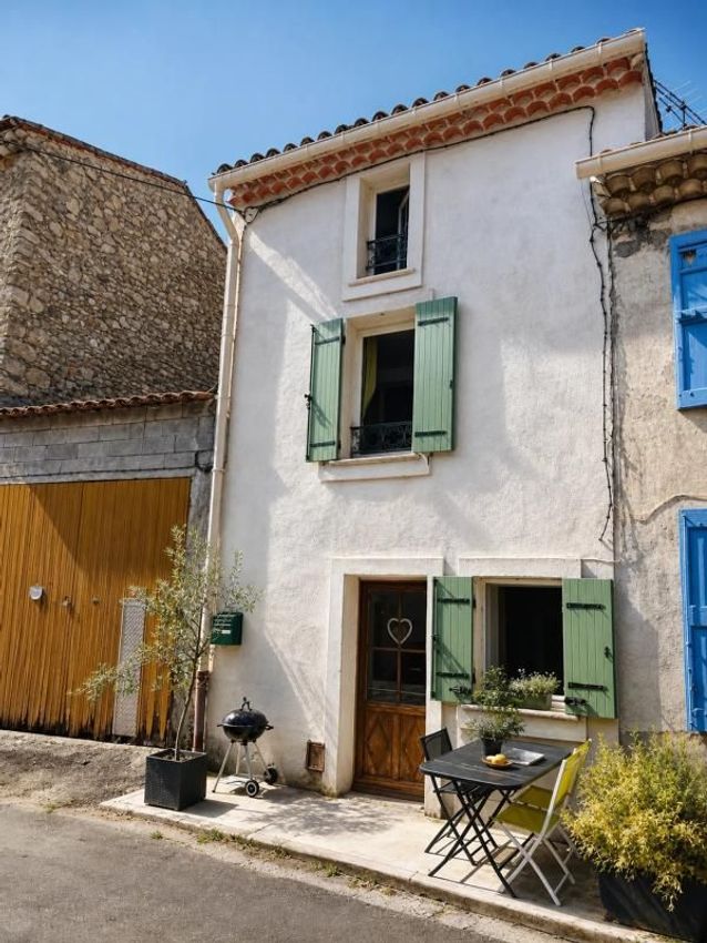 Image Façade à  maison de village de Saint-Martin-de-Brômes