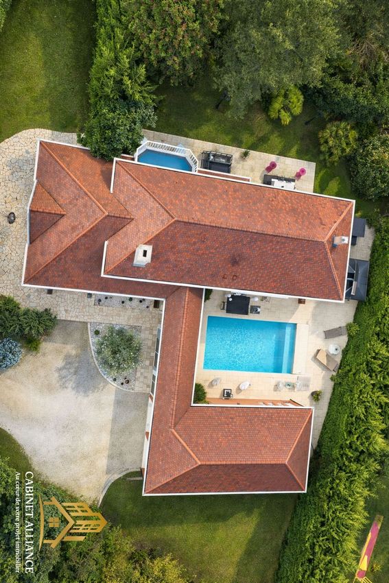 Image Piscine à  maison individuelle de Étiolles