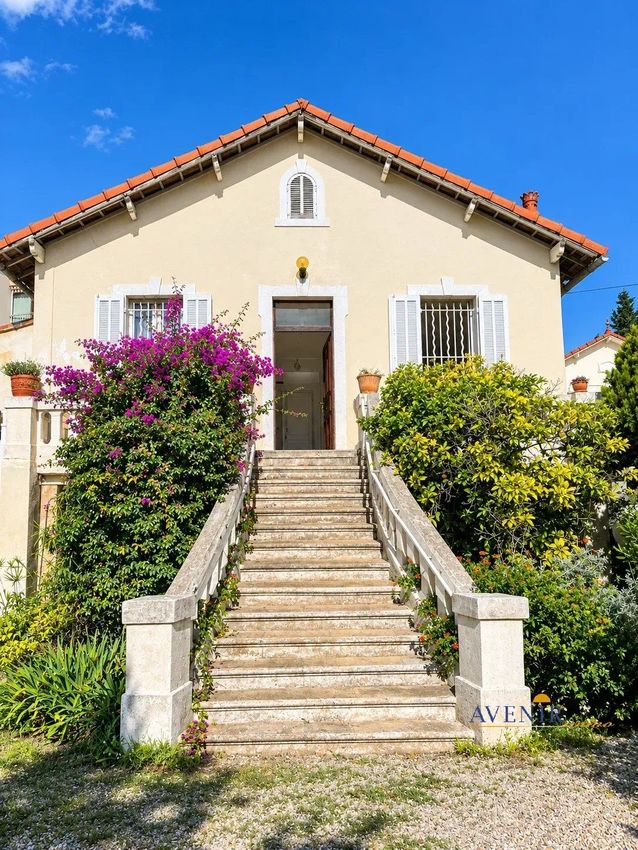 Image Façade à  maison individuelle de Bandol